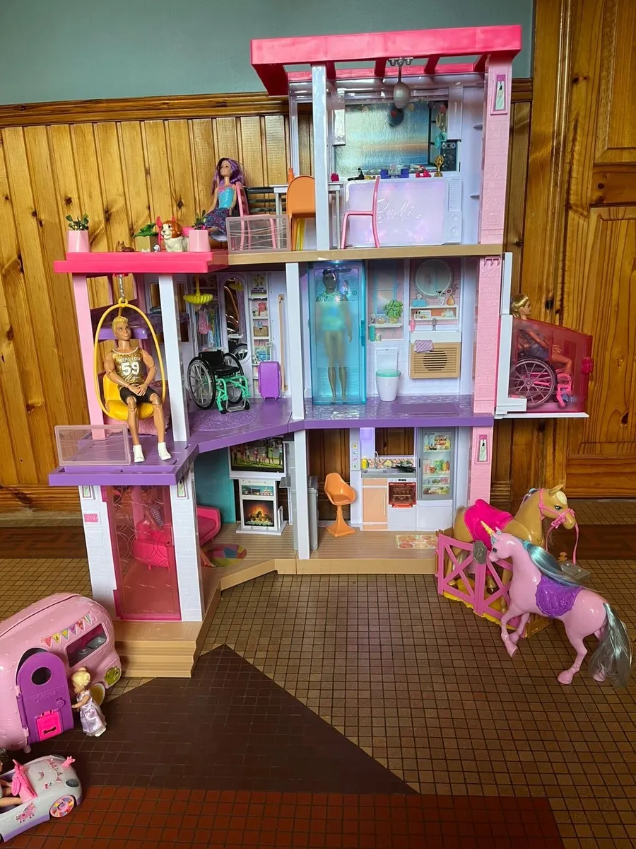 Barbie Dream House plus accessories - Image 1