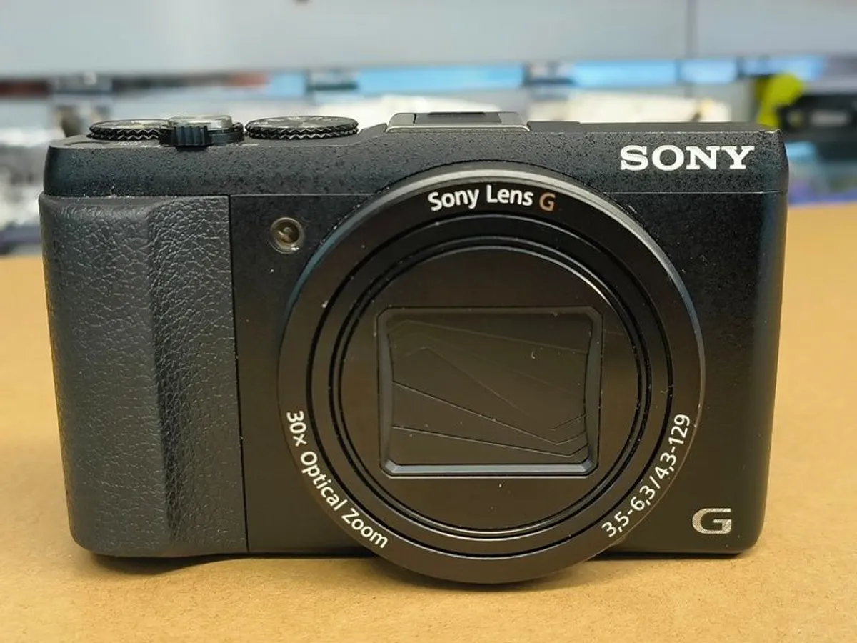 Sony Cyber-Shot DSC-HX60V 20.4MP 30x Digital Camera - Image 3