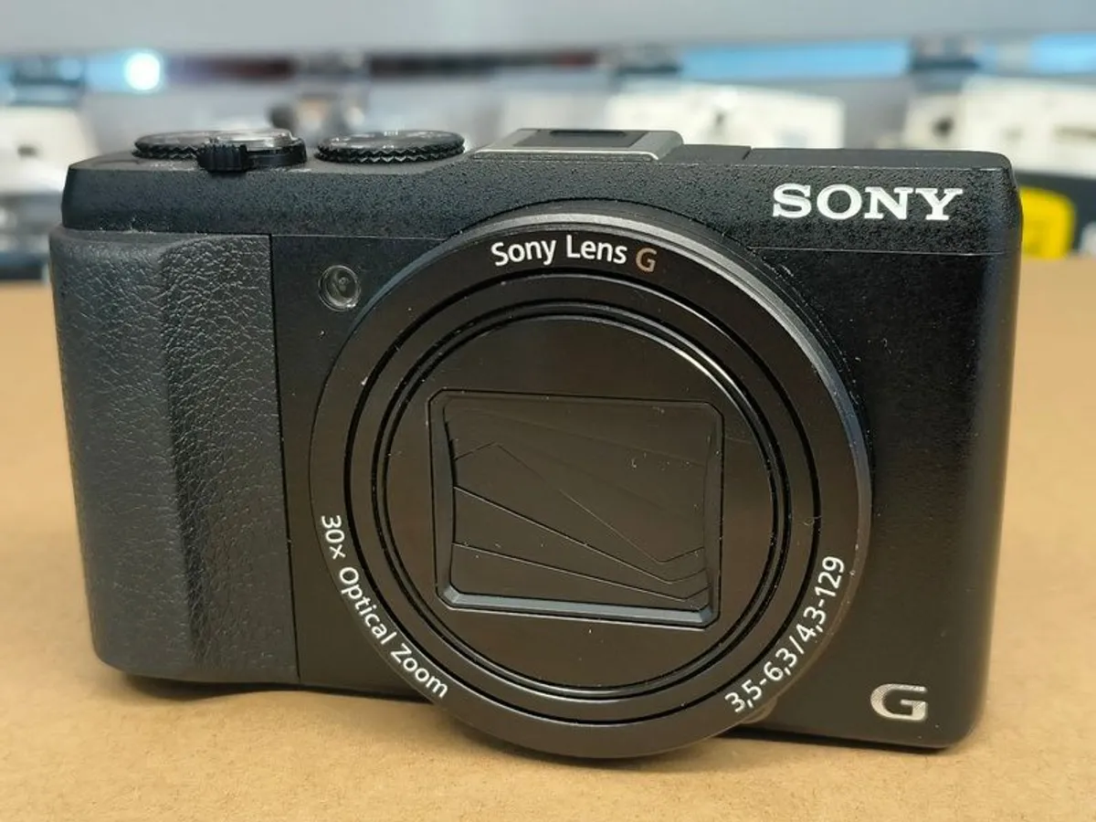 Sony Cyber-Shot DSC-HX60V 20.4MP 30x Digital Camera - Image 4