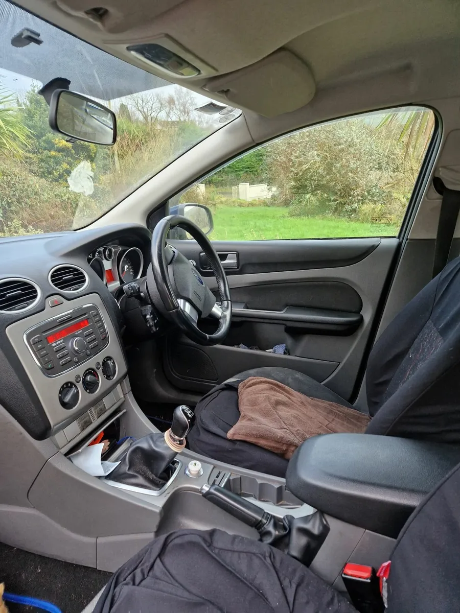 Ford Focus 2010 - Image 2