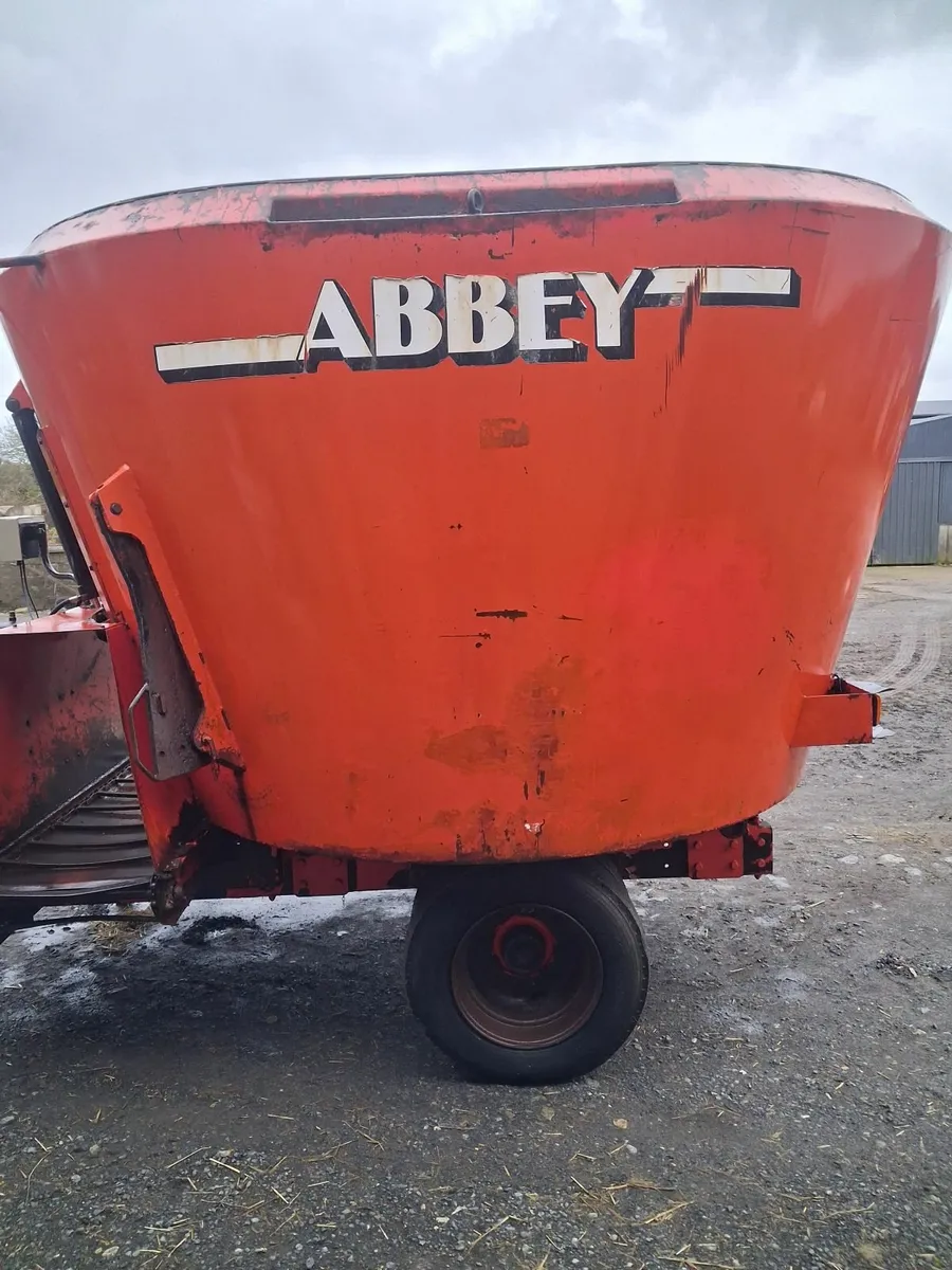 Tub Feeder - Image 1