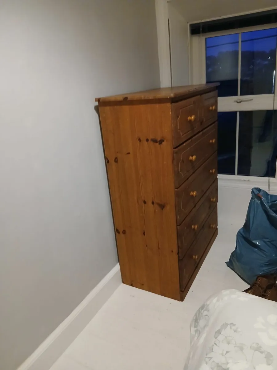 Large pine solid chest of drawers 4ft tall 3ft wid - Image 2