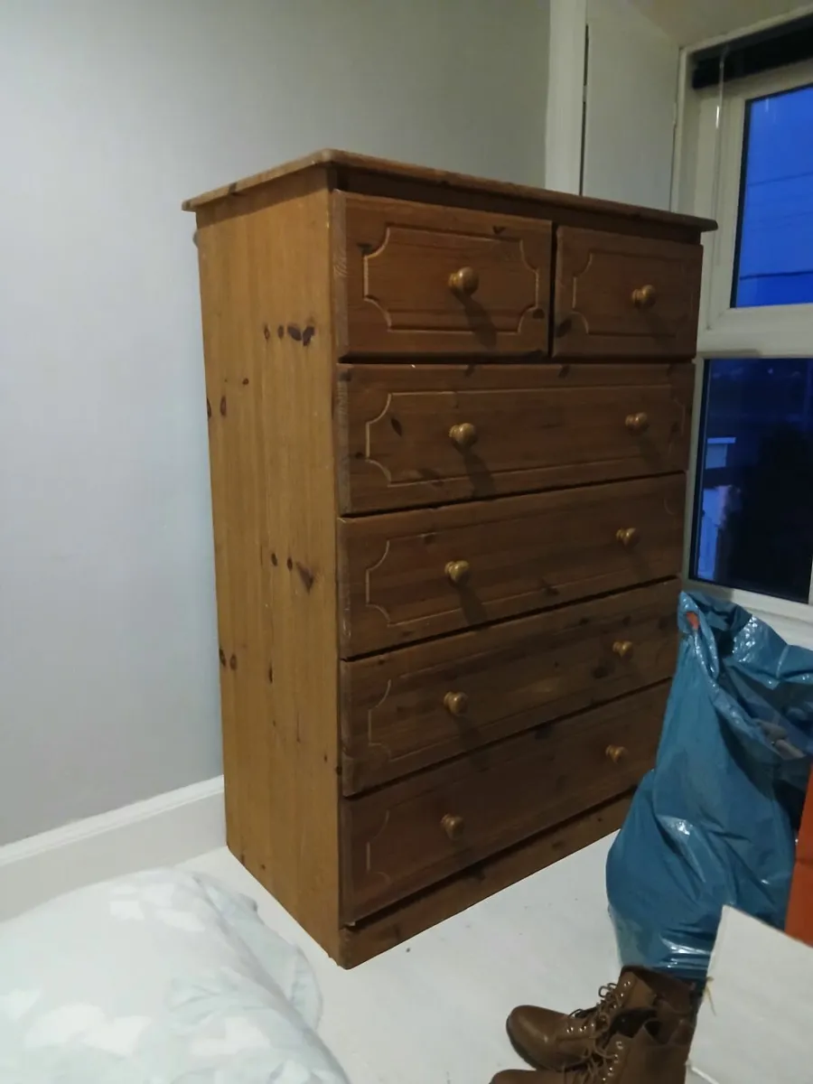 Large pine solid chest of drawers 4ft tall 3ft wid - Image 3