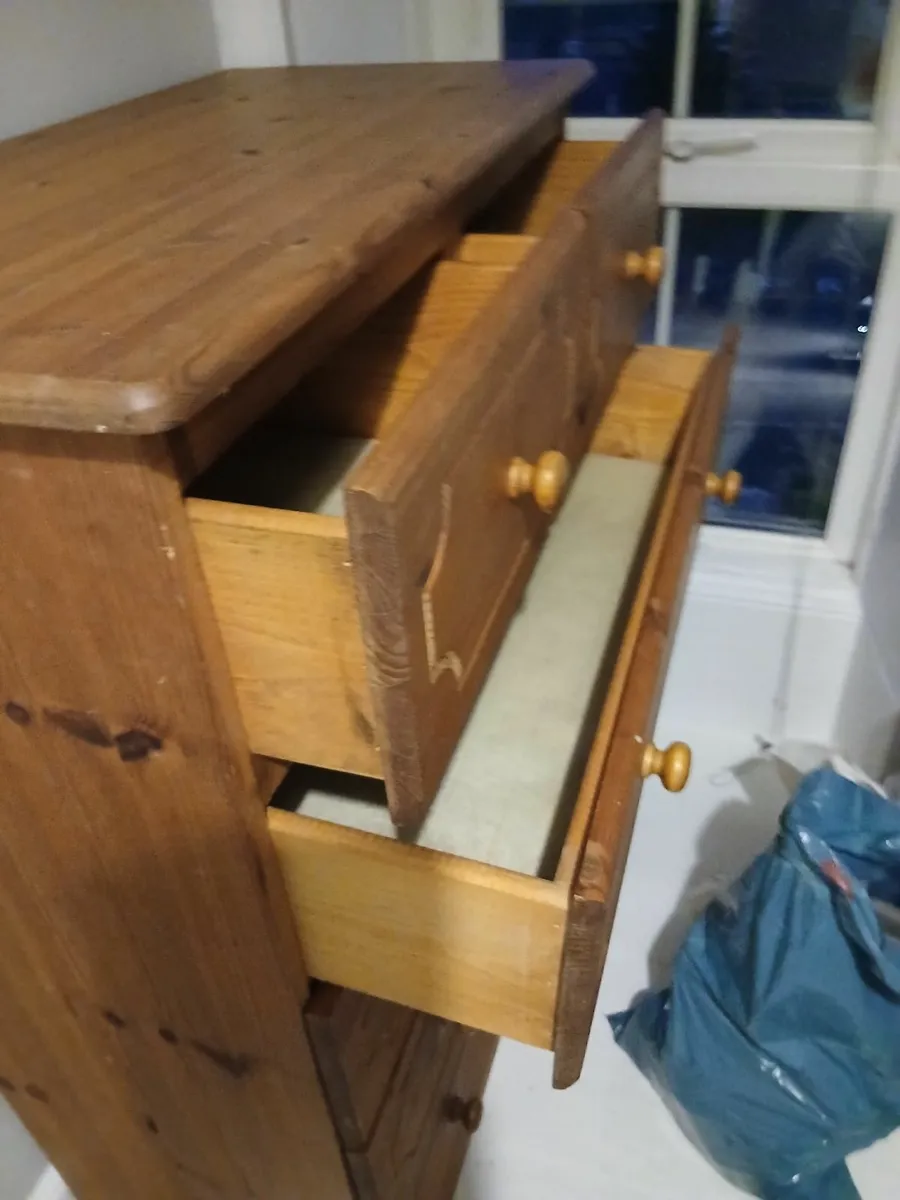 Large pine solid chest of drawers 4ft tall 3ft wid - Image 4