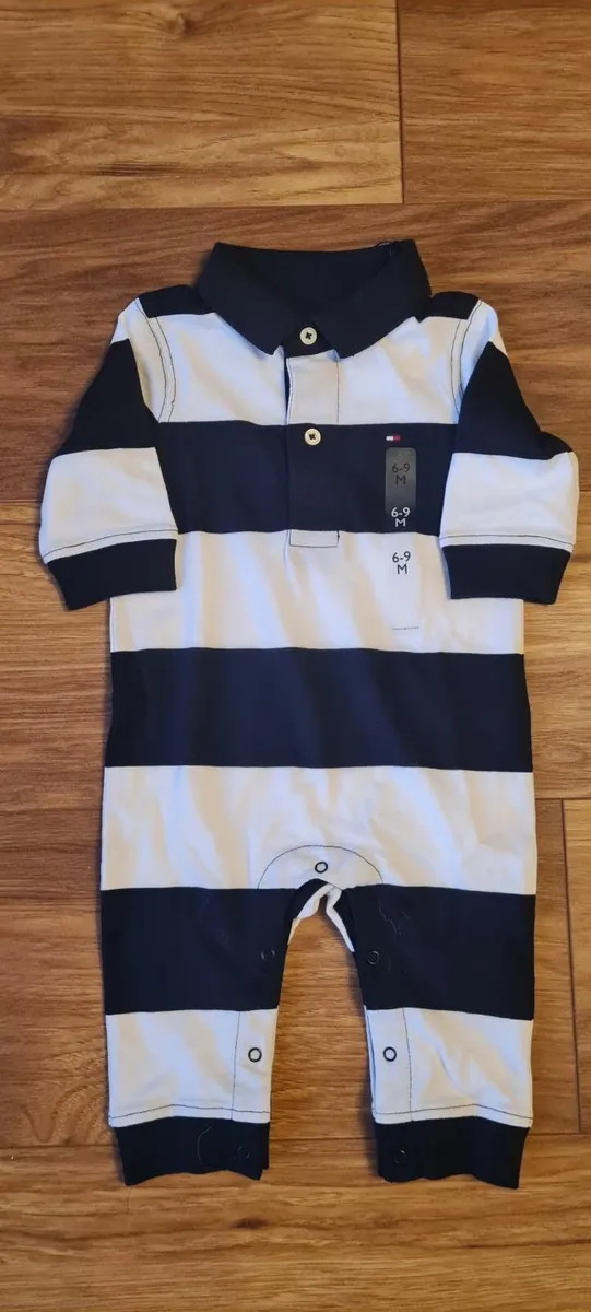 BNWT Tommy Hilfiger Babygrow 6/9 months - Image 4