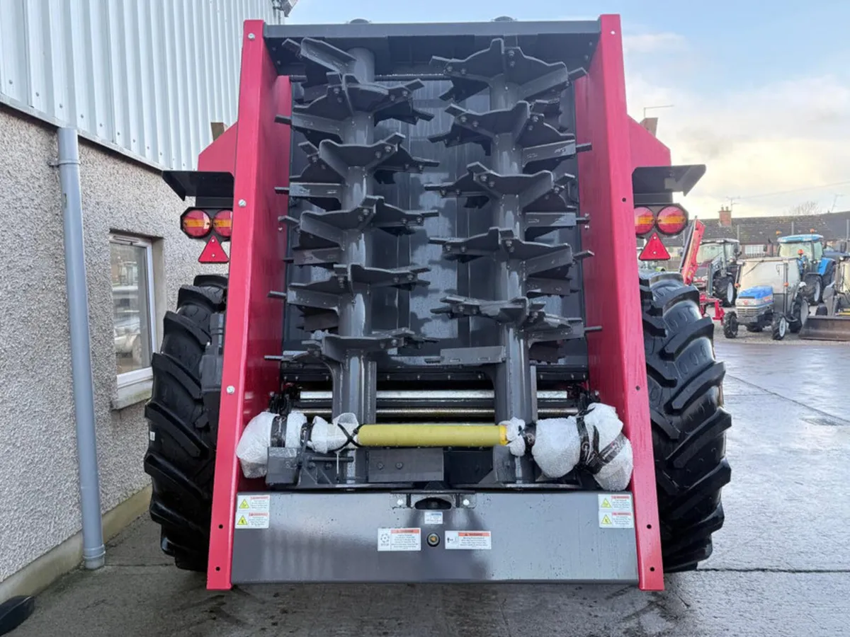 New AgriSpread PRO 10000 C Compact Spreader - Image 4