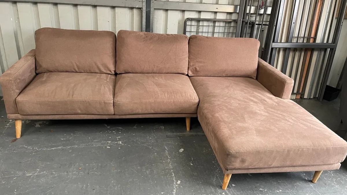 L Corner sofa - Image 1