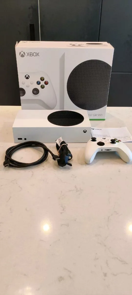 Xbox series S- 512Gb, 1 controller, cables, & Box. - Image 1