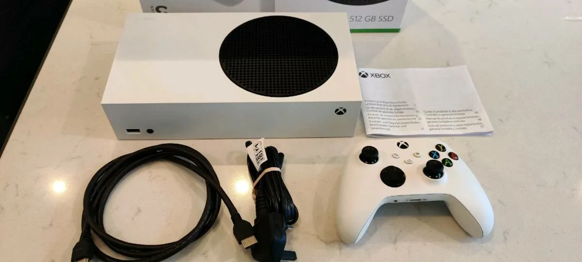 Xbox series S- 512Gb, 1 controller, cables, & Box. - Image 3