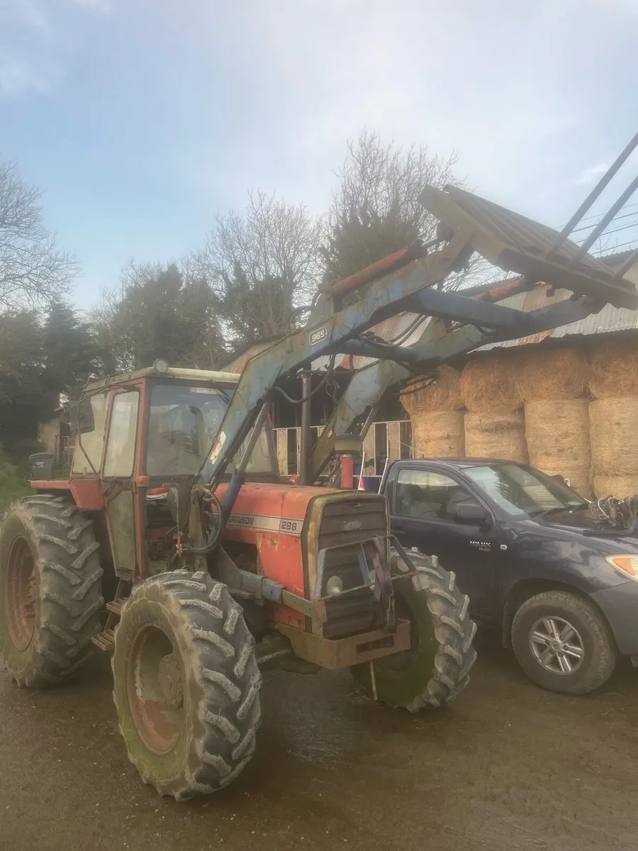 Front loader&pronges with brackets and spool valve - Image 1