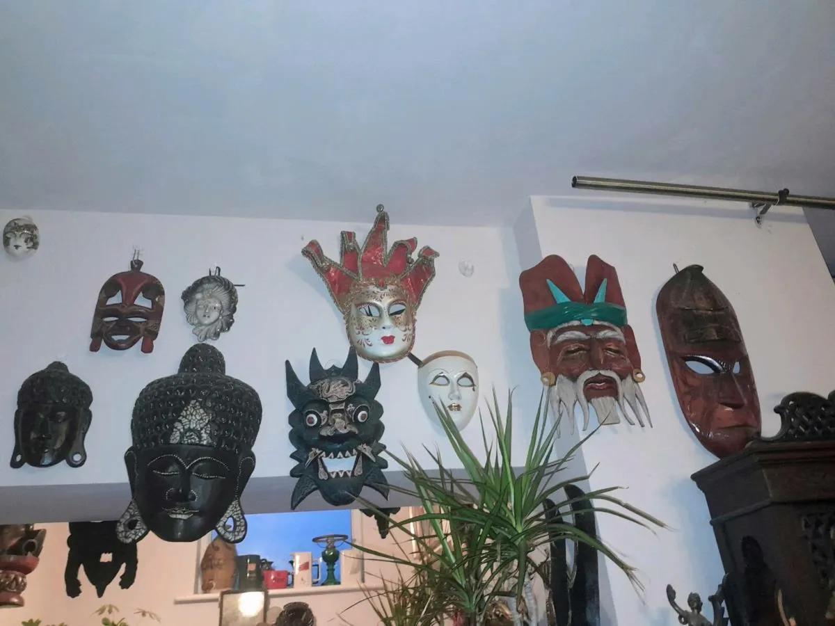 Extensive collection of 35 wall masks - Image 3