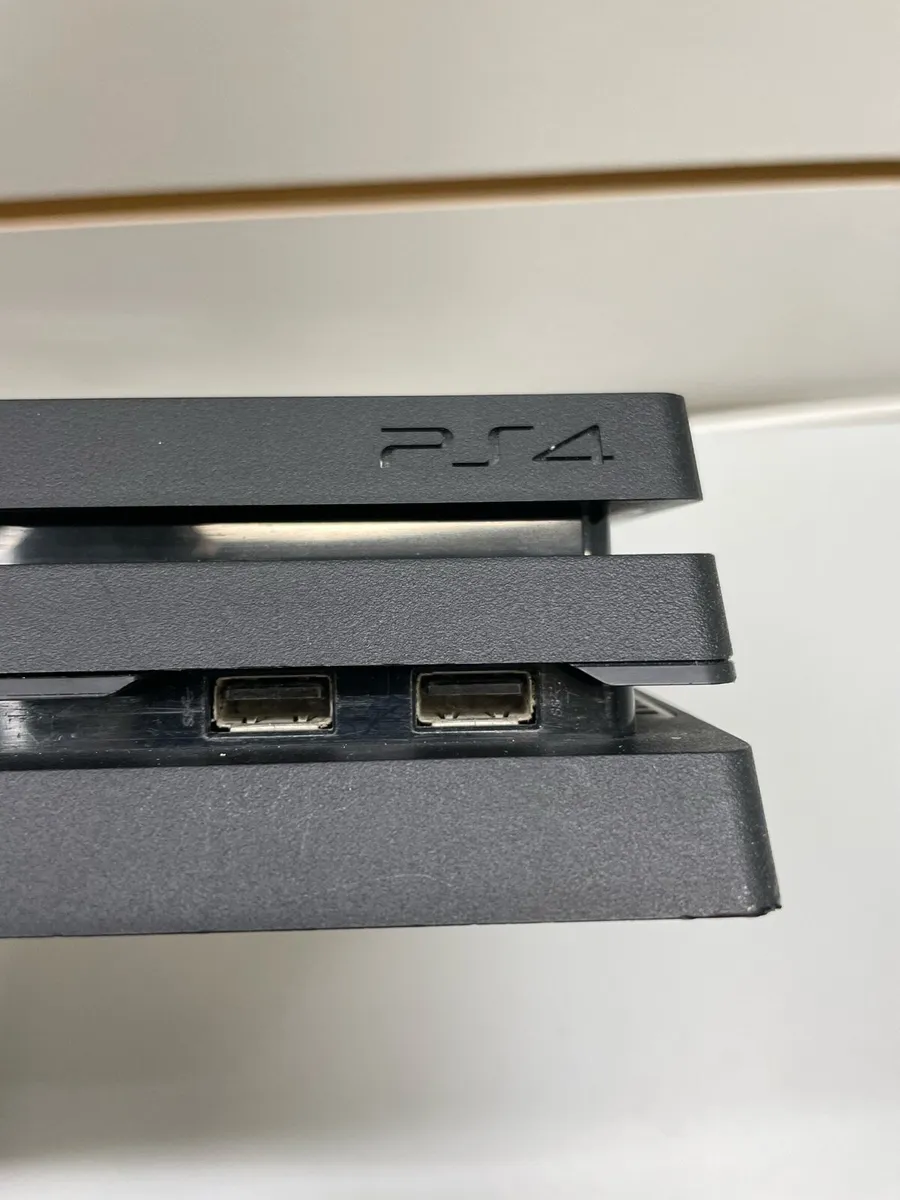 PS4 Pro - Image 3