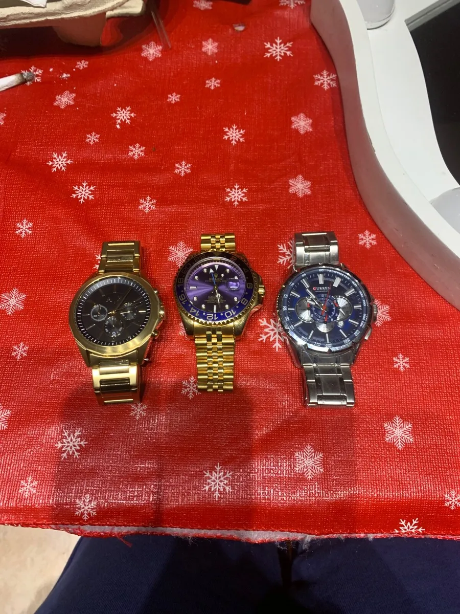 Watches sets of 3 would be 105 - Image 1