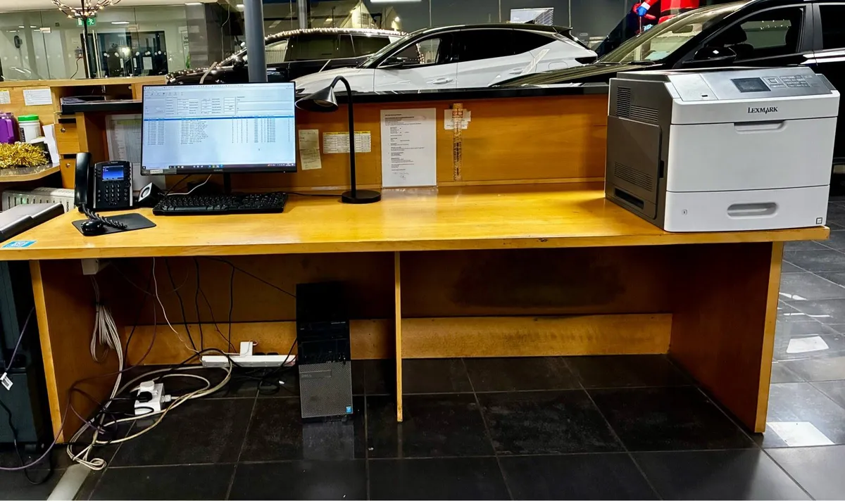 Reception Desk - Image 4