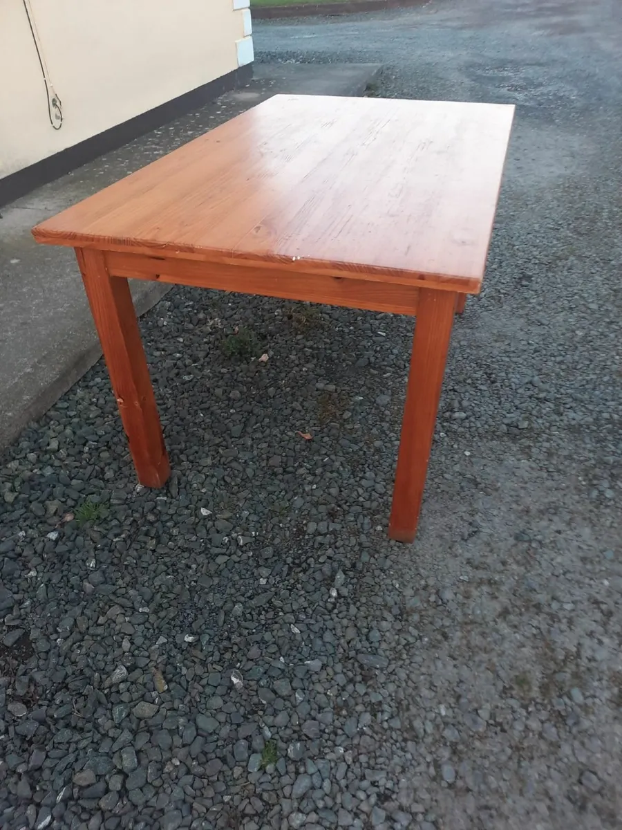 Kitchen table and chairs - Image 2
