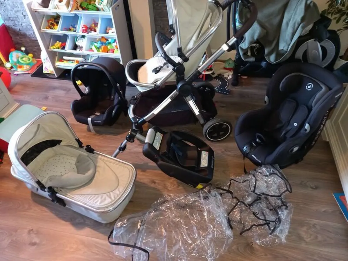 Maxi cosi bundle 3in1 buggy pram base and car seat - Image 1