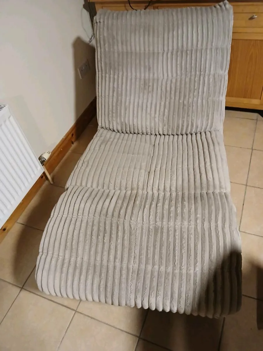 Swivel reclining chair - Image 1