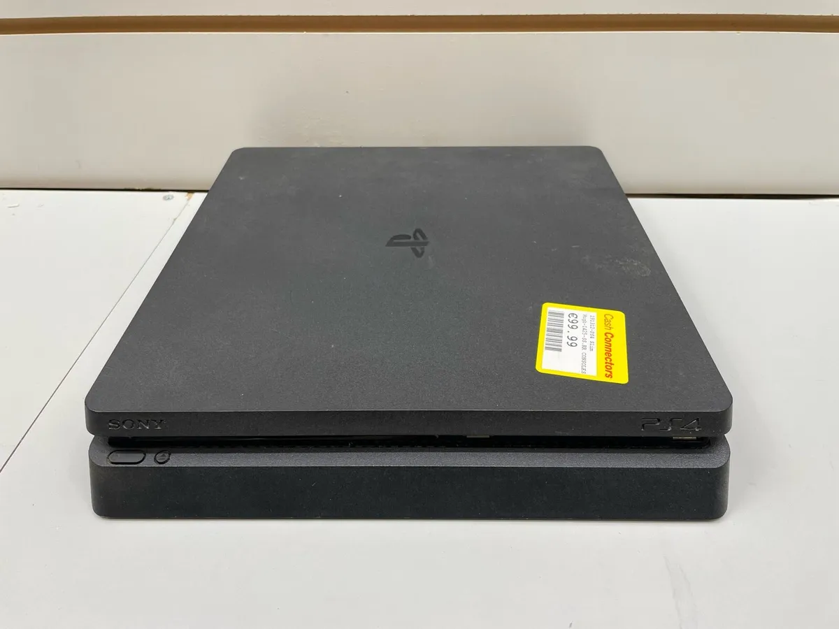 PS4 Slim Edition - Image 2