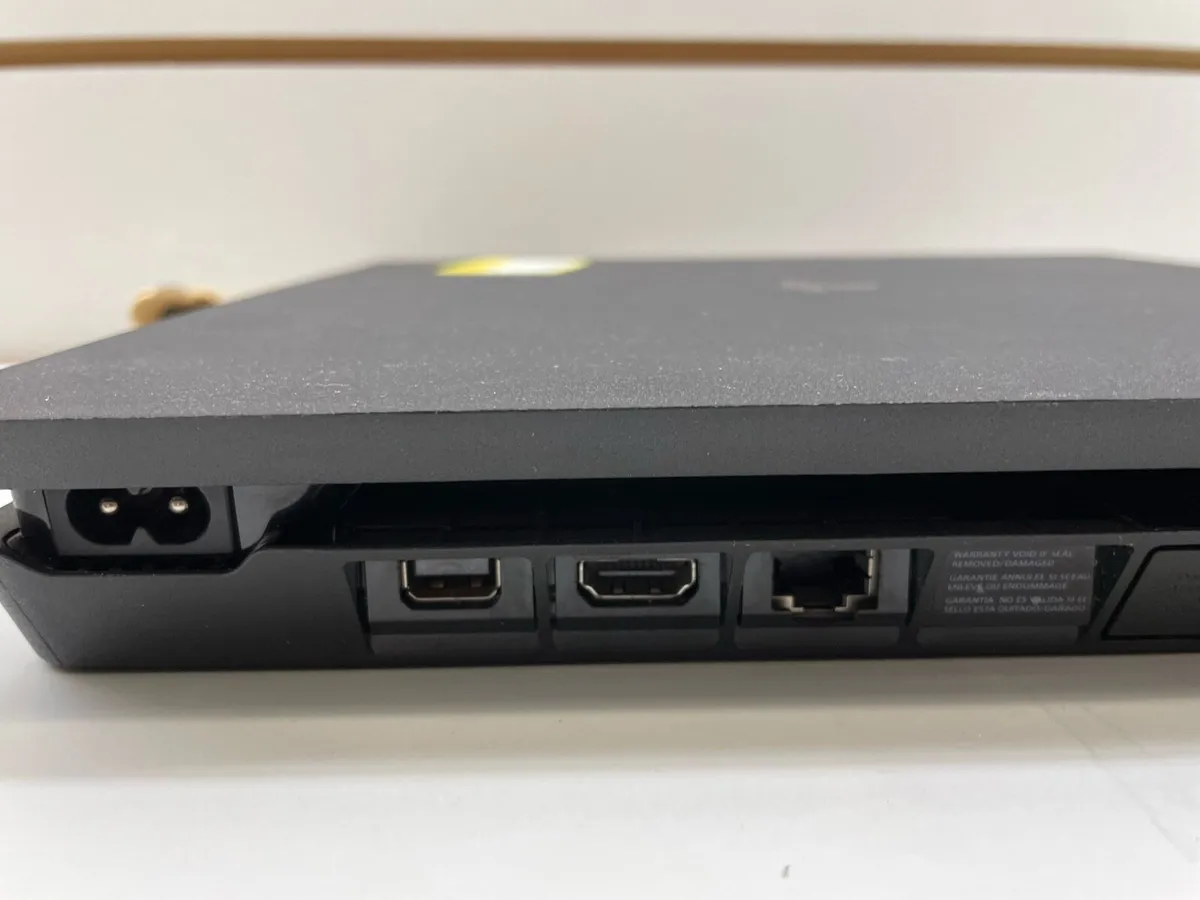 PS4 Slim Edition - Image 4