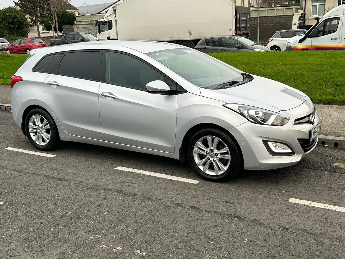 142 HYUNDAI I30 TOURER DELUXE 5DR NCT 11/26 TAX8/2 - Image 2
