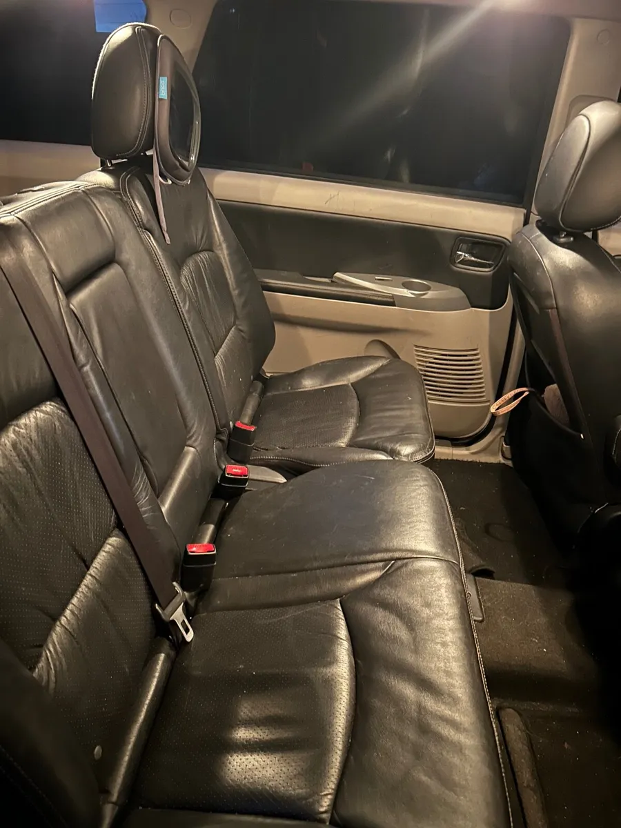 Mitsubishi Grandis 2010 - Image 4