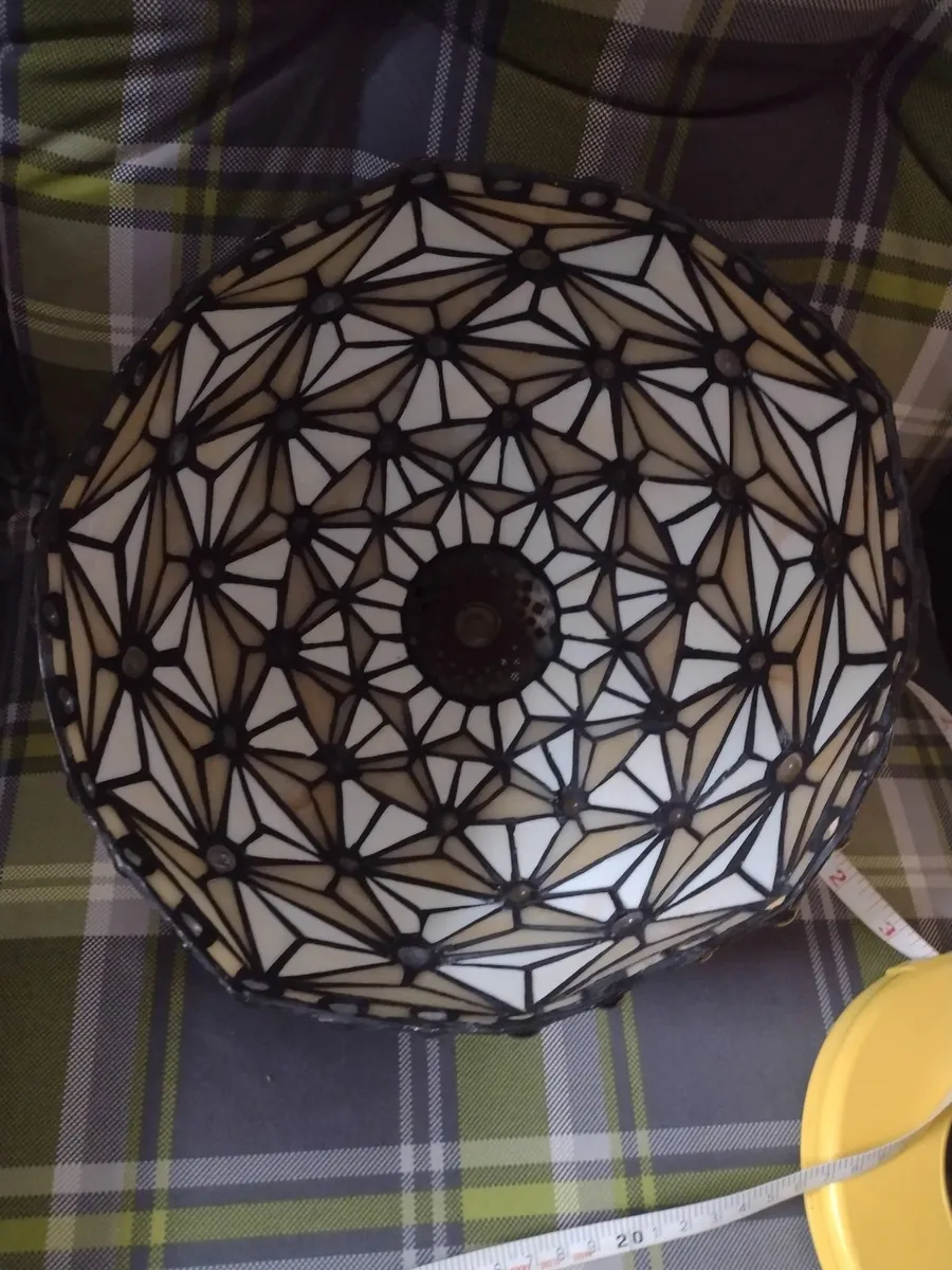 Beautiful Tiffany lamp shade - Image 3