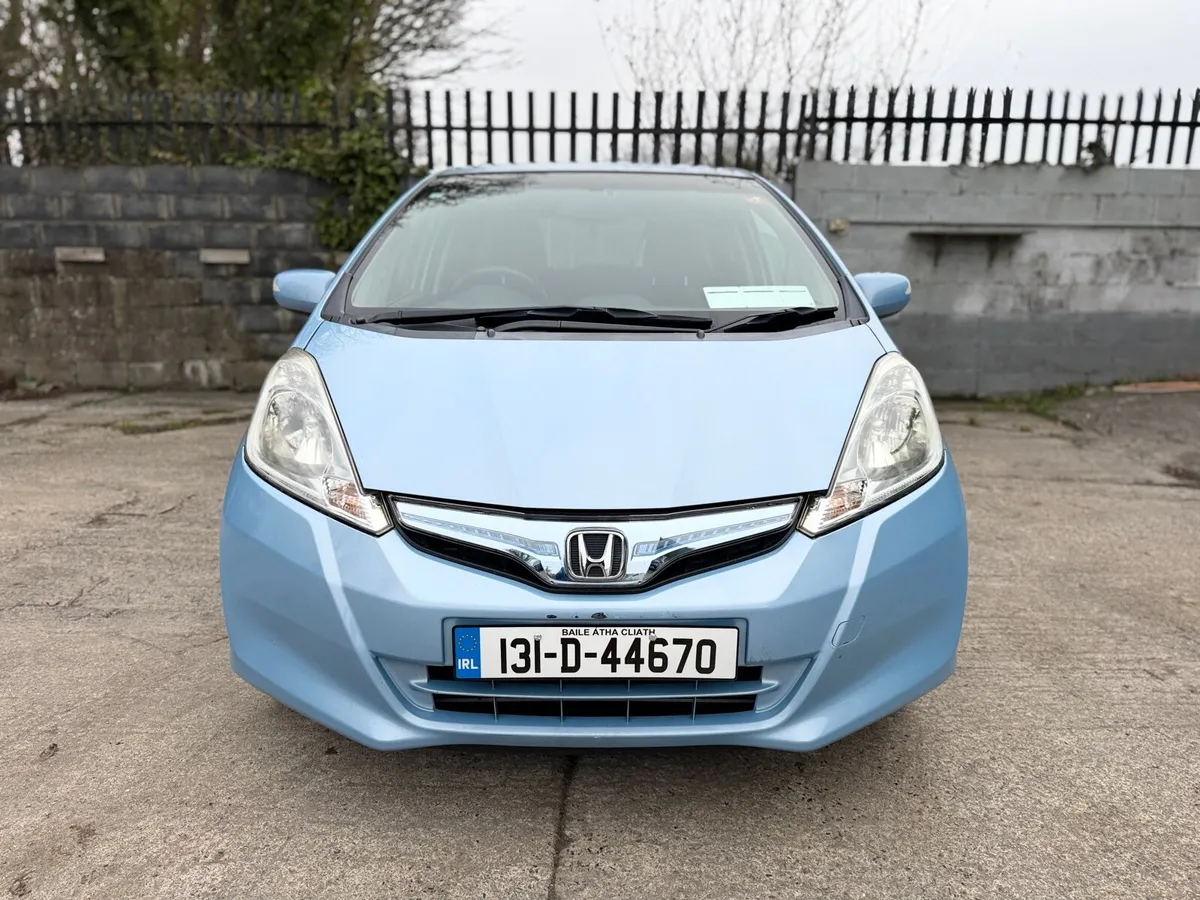 2013 HONDA FIT. LOW MILEAGE. NEW NCT. AUTO 1.3L - Image 2