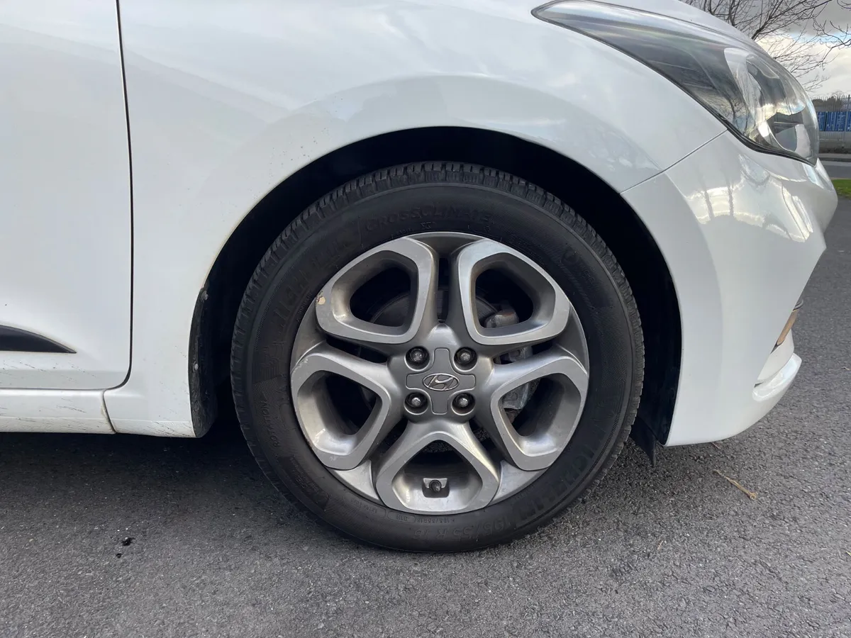 ACTIVE DELUXE PLUS - APPLE PLAY - REVERSE CAMERA - - Image 2