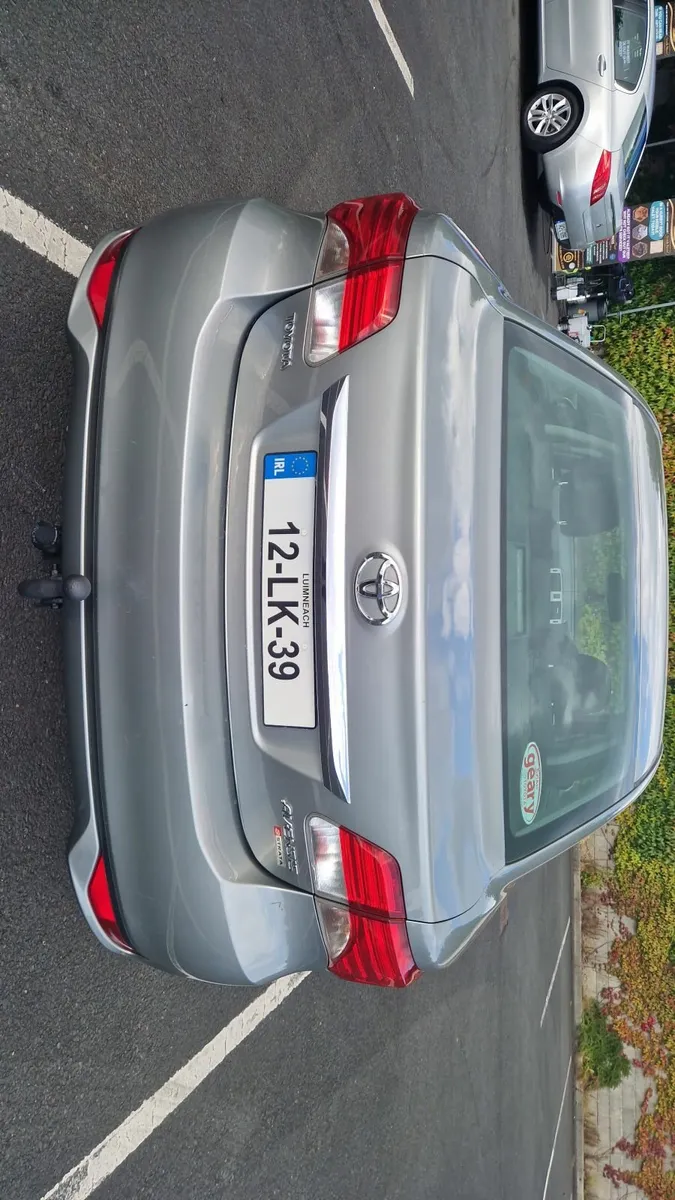Toyota Avensis 2012 - Image 1