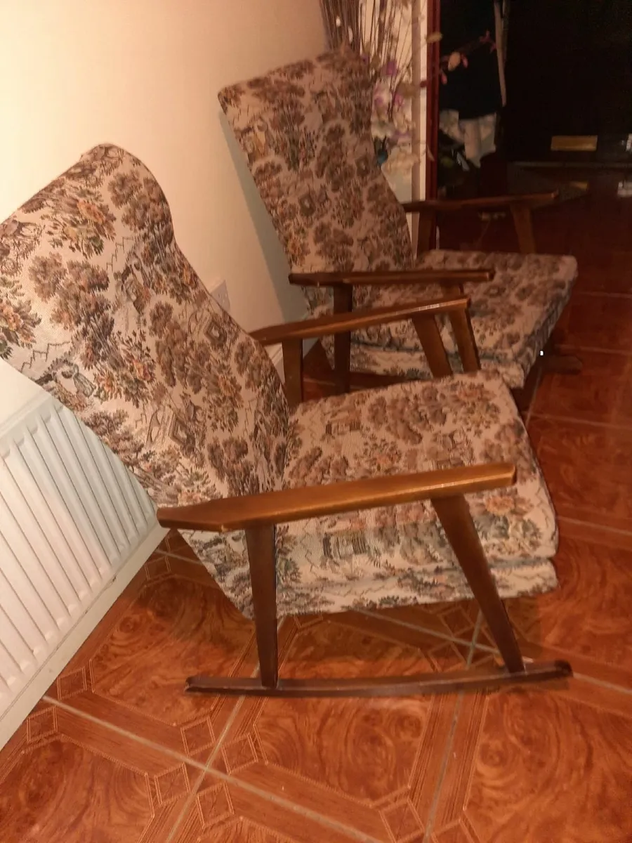 Vintage cottage rocking chairs - Image 4