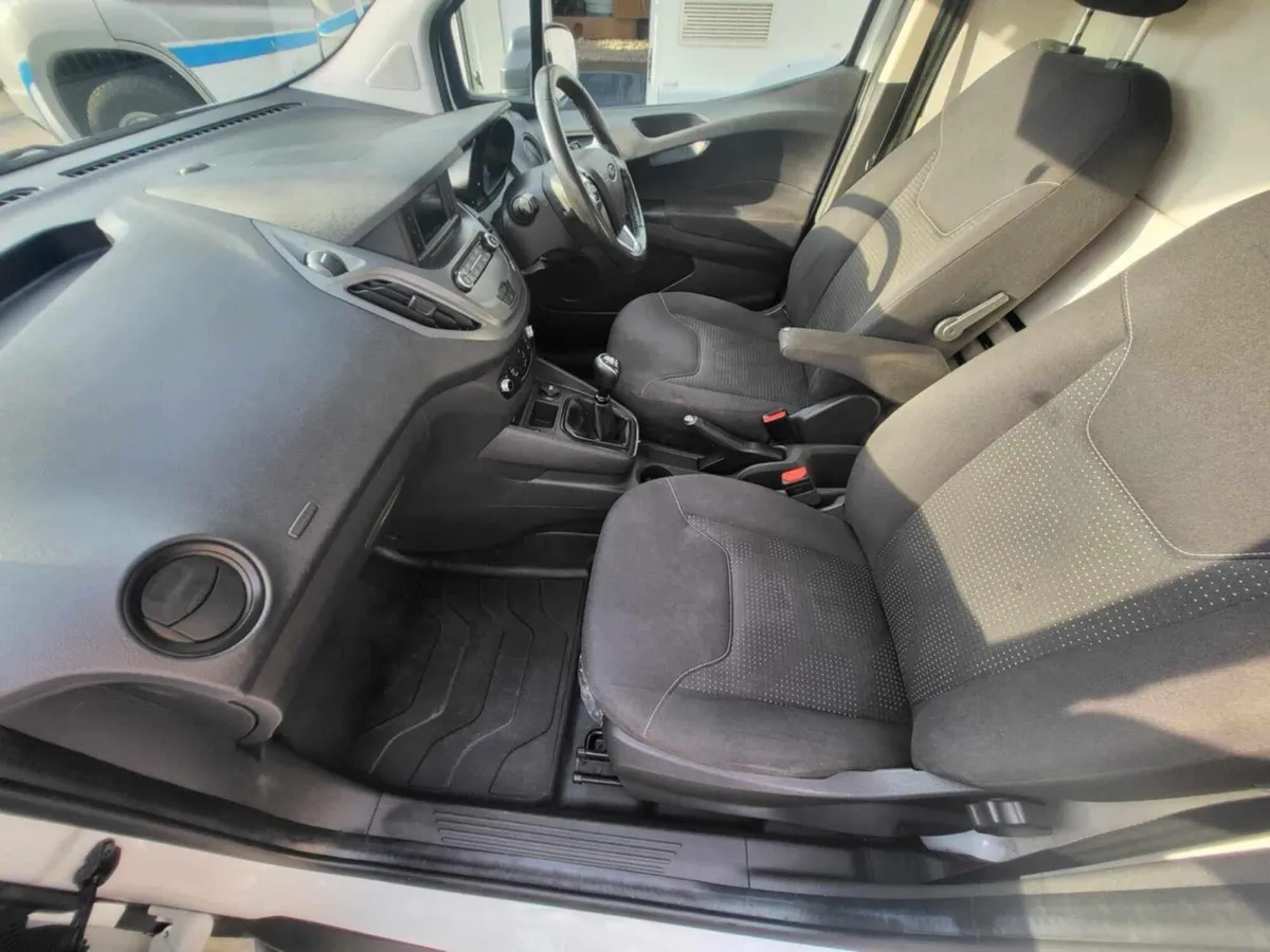 Ford transit courier - Image 3