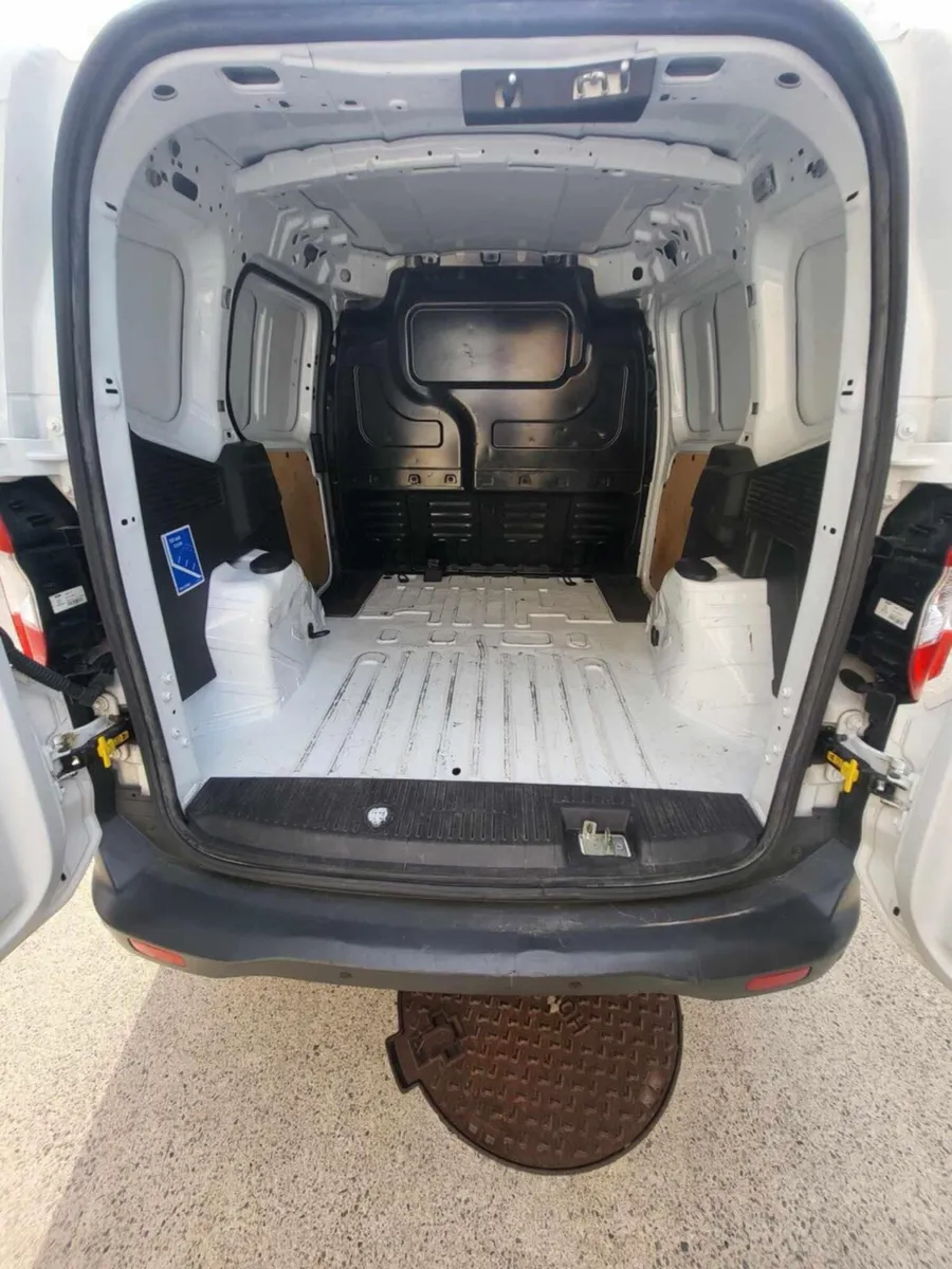 Ford transit courier - Image 4