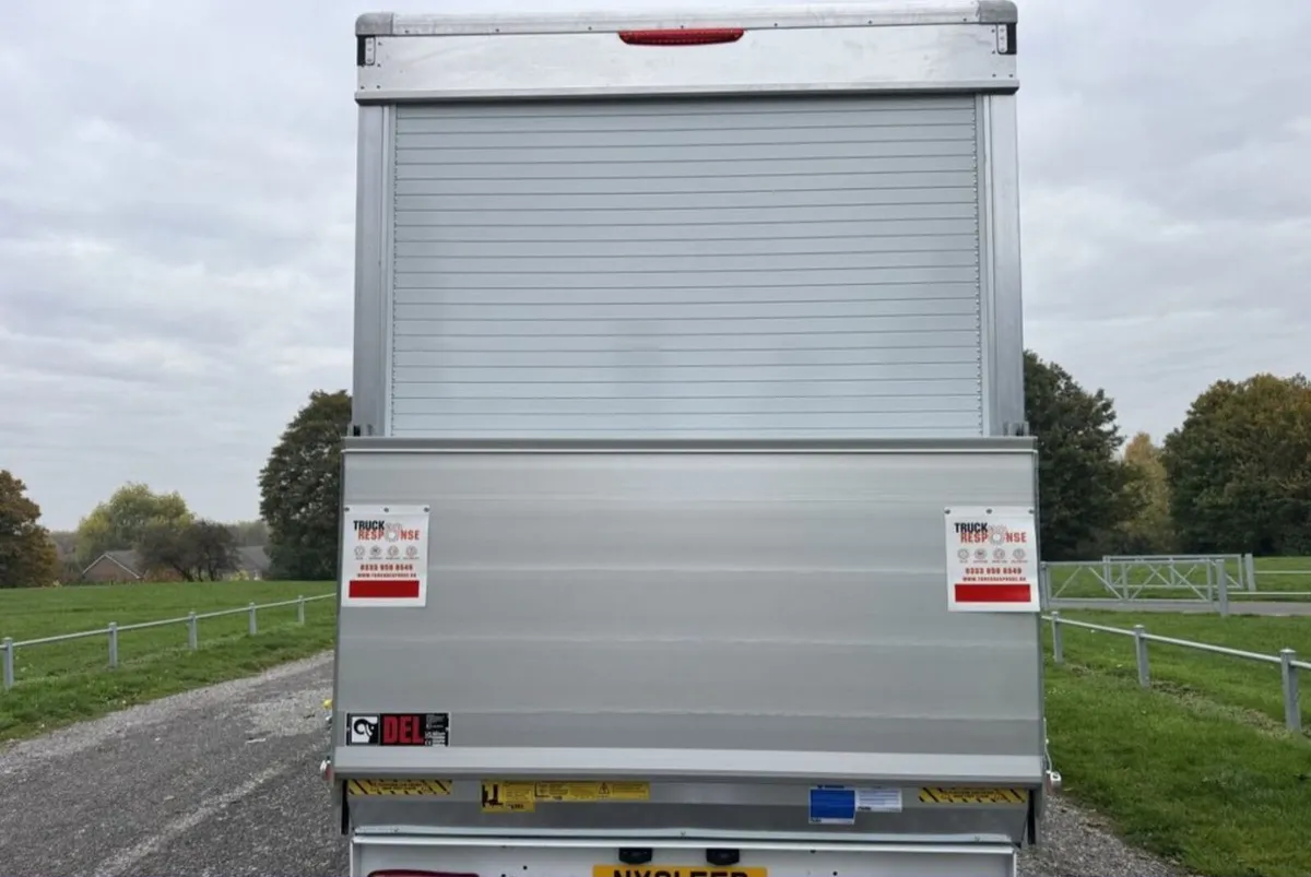 NISSAN NV400 2.3 3.5t LWB Curtainside Tail Lift - Image 3