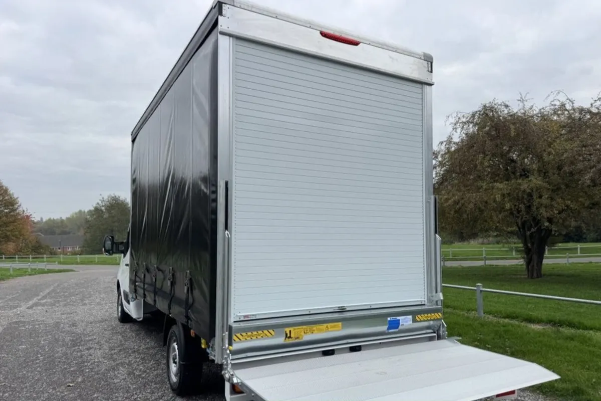 NISSAN NV400 2.3 3.5t LWB Curtainside Tail Lift - Image 4