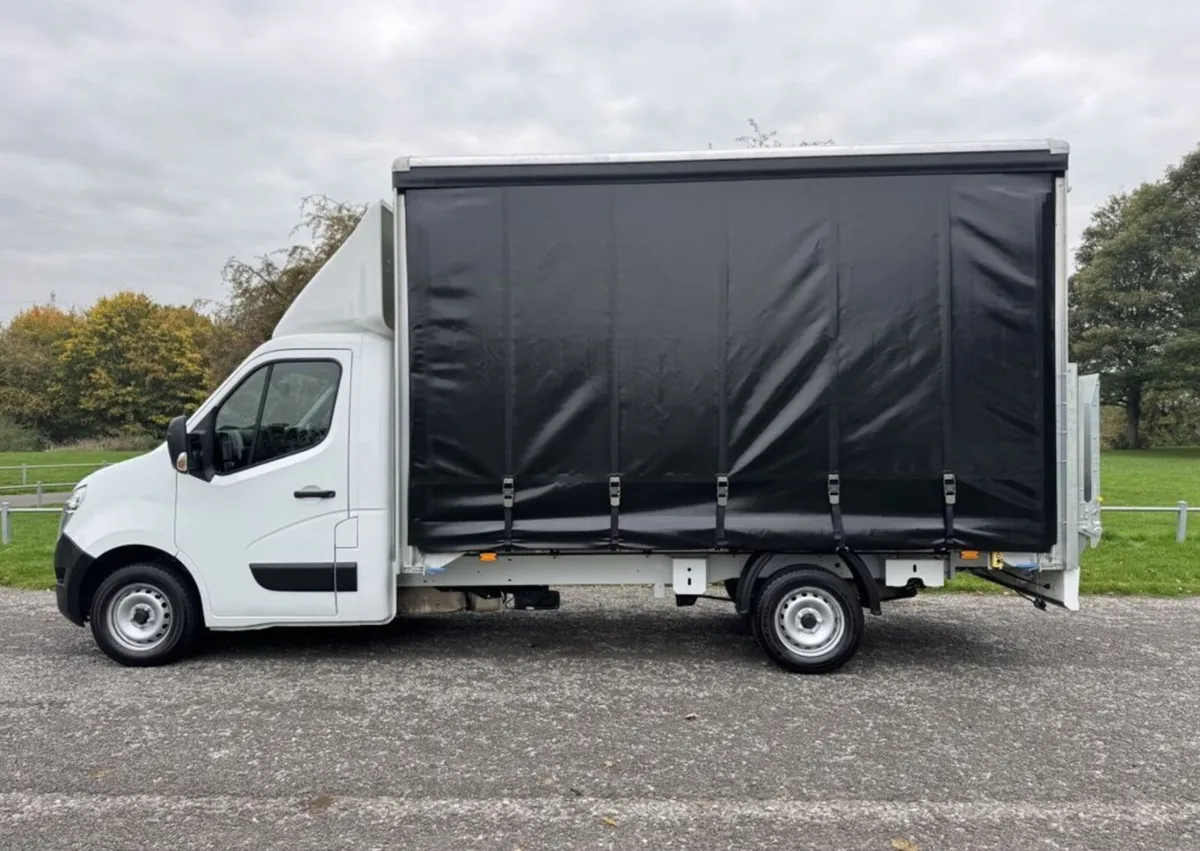 2021 Nissan NV400 Curtainsider Van - Image 1