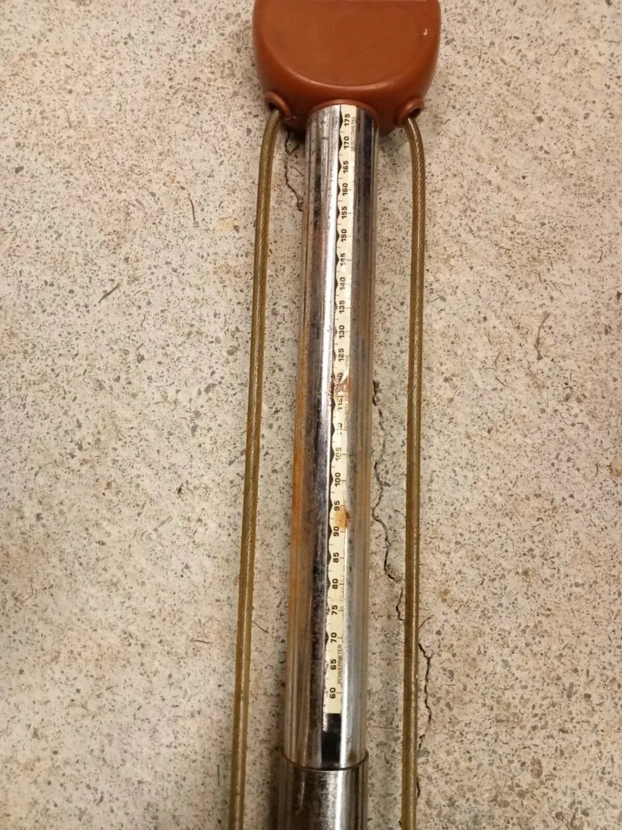 Old gym equipment - Image 1