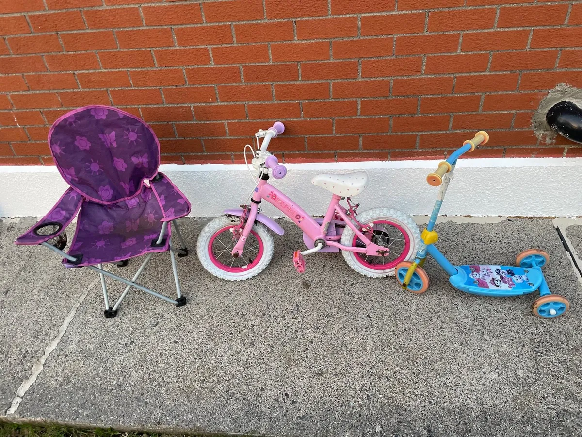 Kids bike, scooter and chair - Image 1