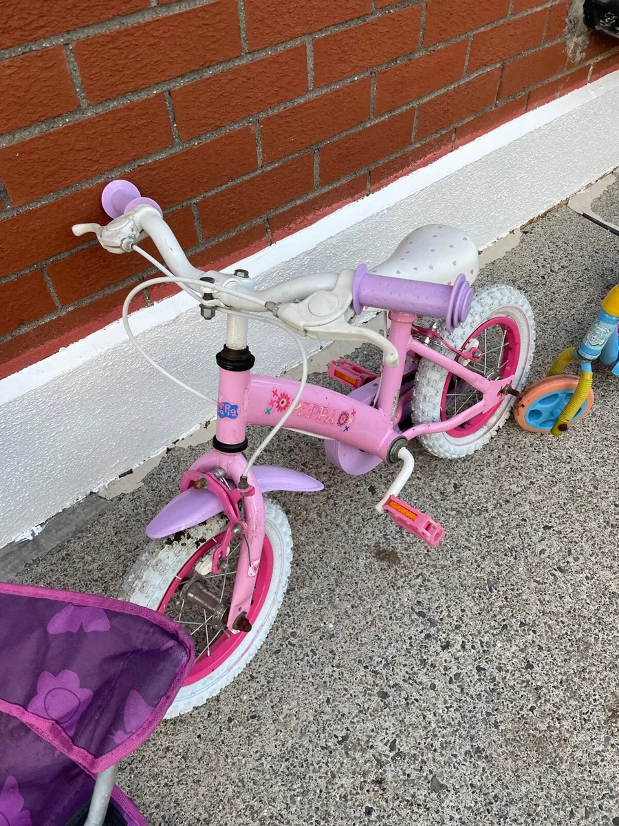 Kids bike, scooter and chair - Image 2