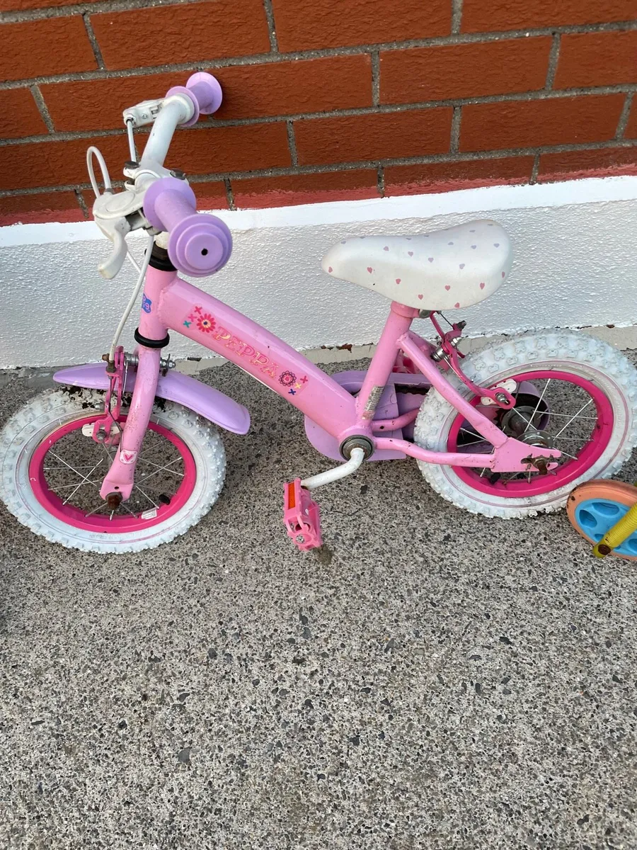 Kids bike, scooter and chair - Image 3