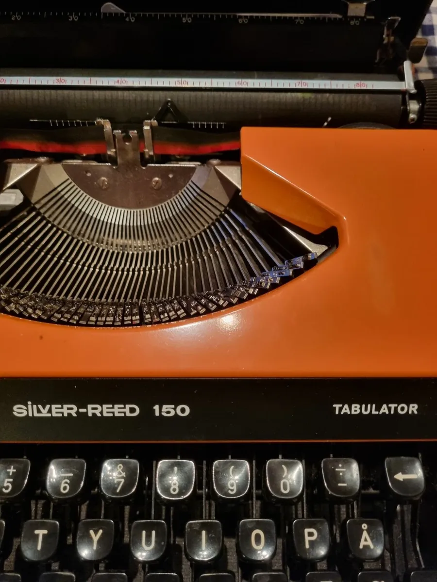 Silver Reed 150 Typewriter in Orange - Image 3