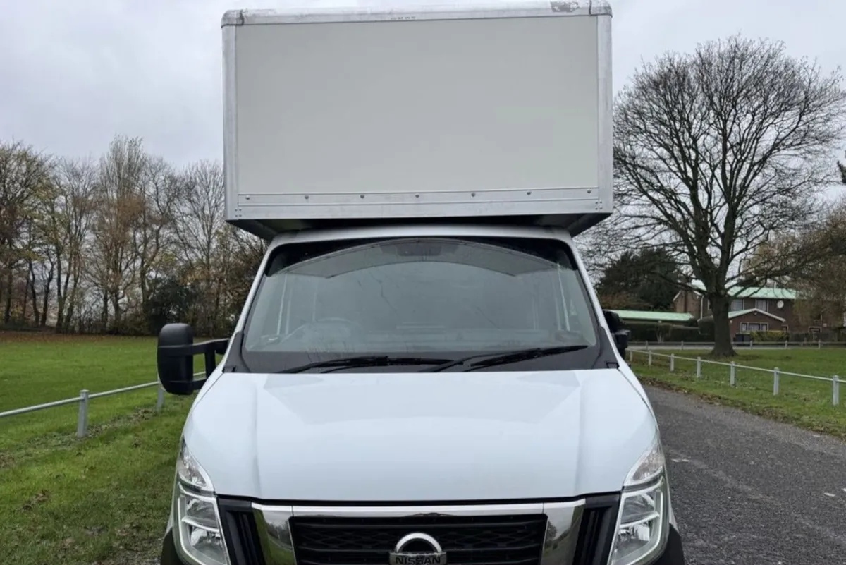 NISSAN NV400 2.3dCi 3.5T. 7 Seat Luton Van - Image 4
