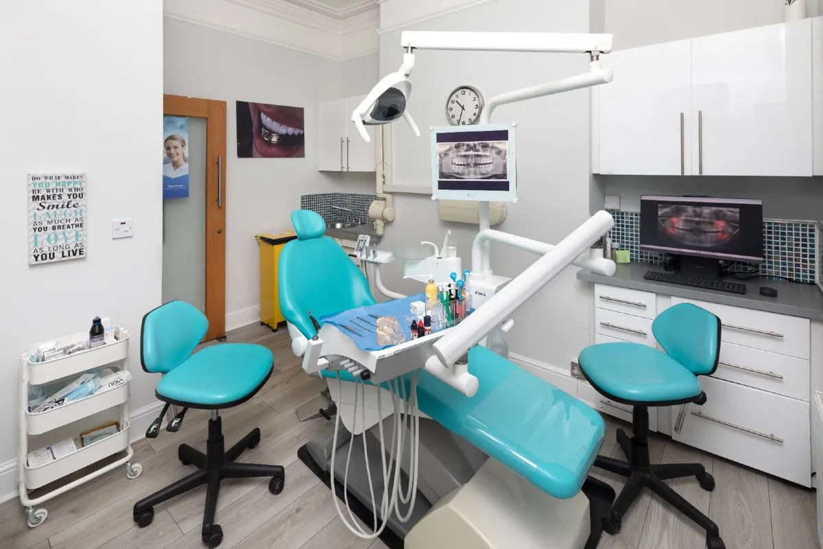 Fona 1000 Dental Chairs - Image 1