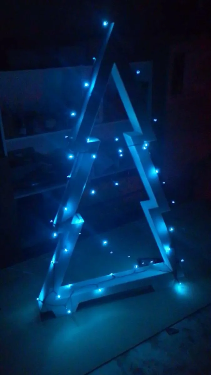 Wooden Christmas tree - Image 1