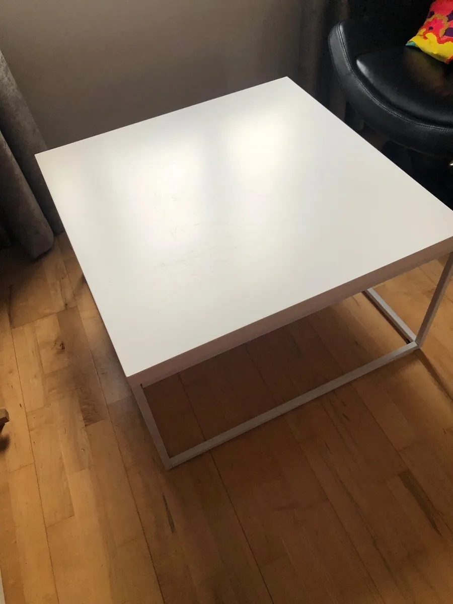White coffee table - Image 1
