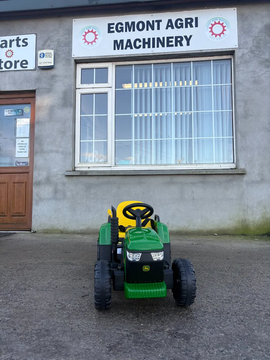 Peg Perego John Deere Farm Power Electric Tractor - Image 3