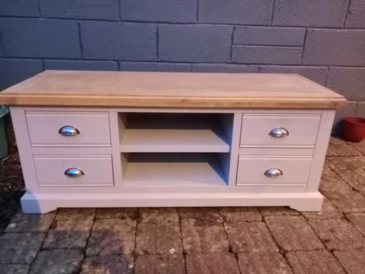 TV cabinet - Image 1