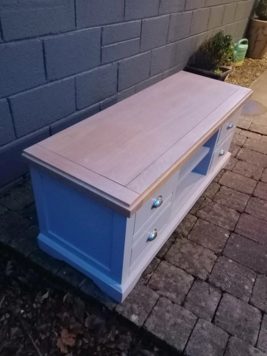 TV cabinet - Image 2