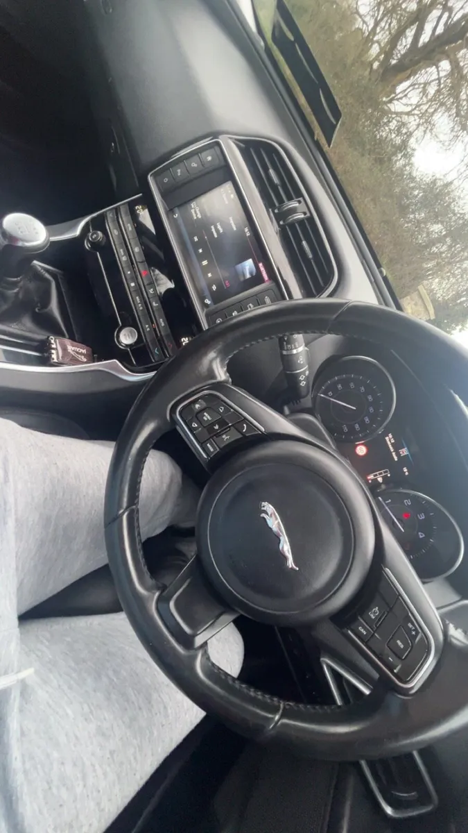 Jaguar XE 2015 2 litre prestige - Image 1