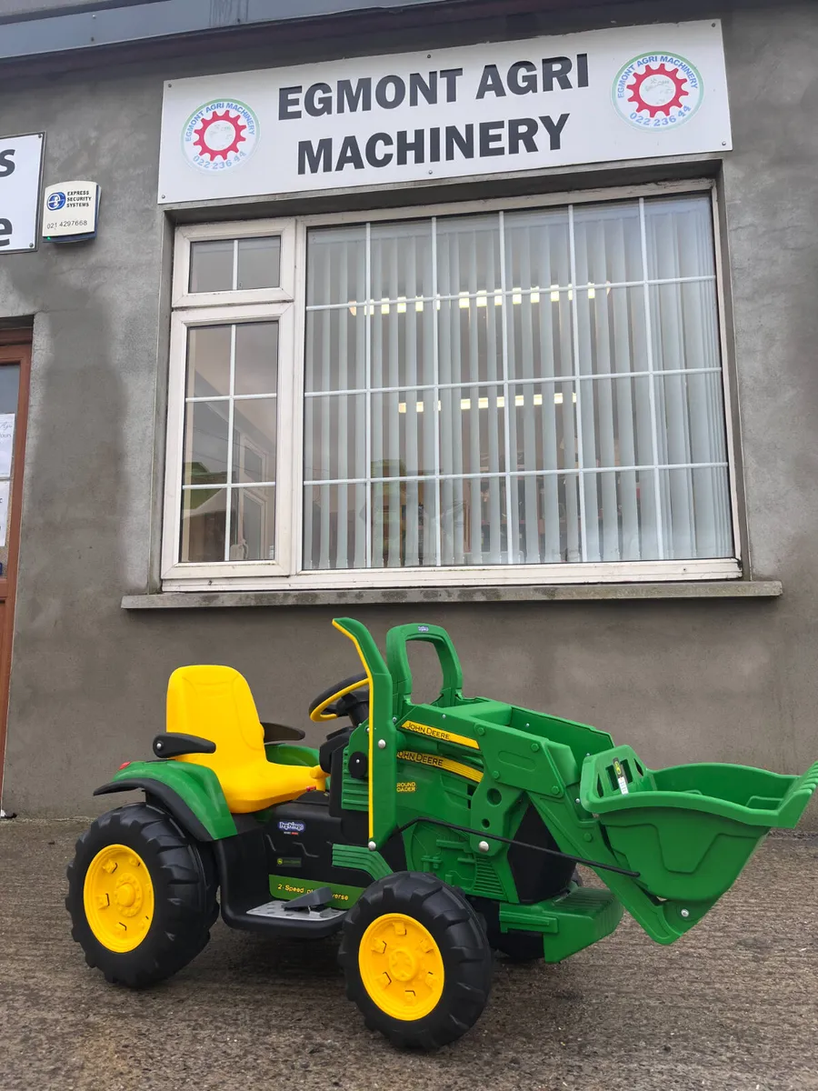 12V John Deere Ground Loader Electric Tractor - Image 2