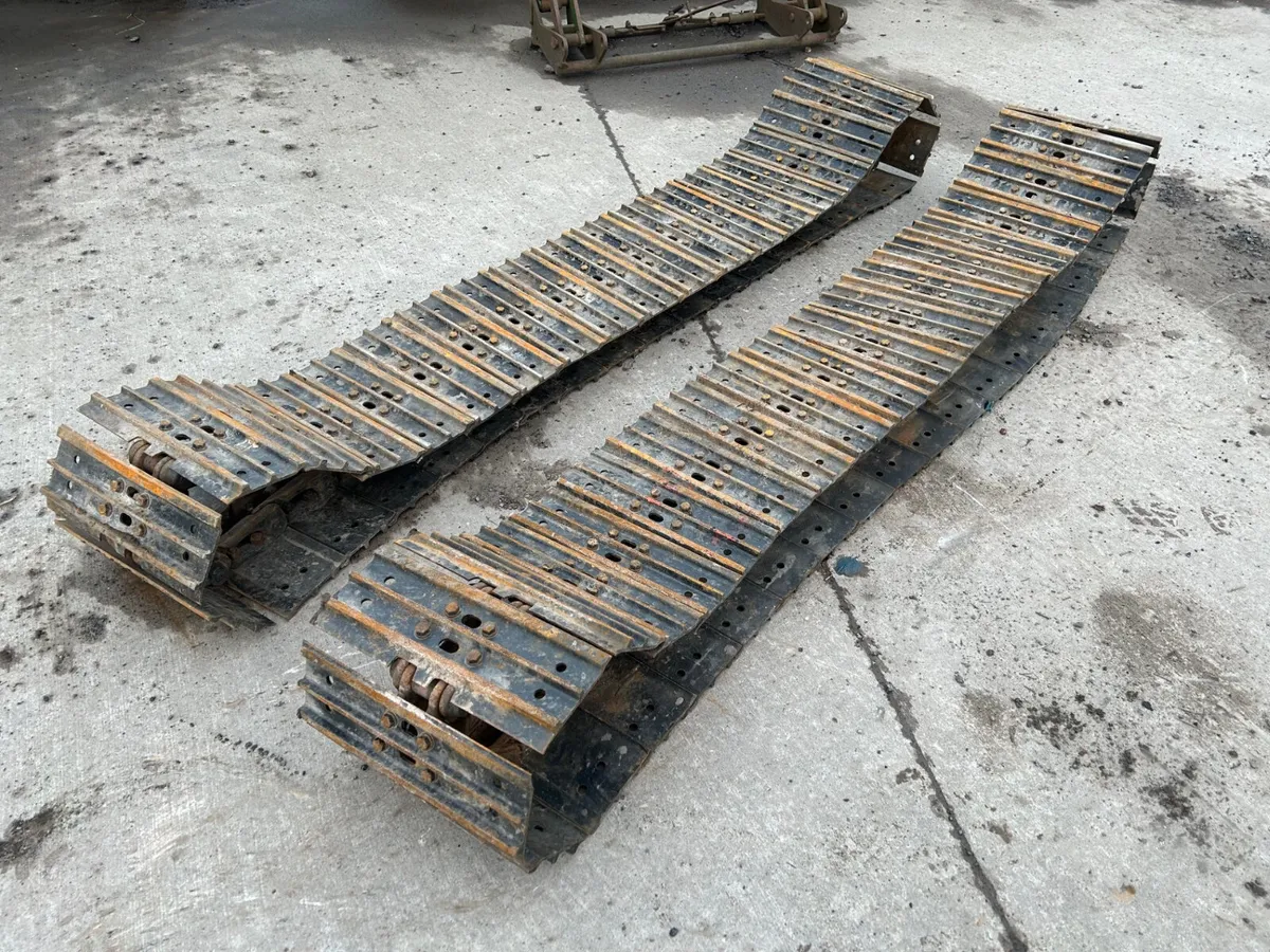 Track Group C/W New 400mm Pads - Image 1